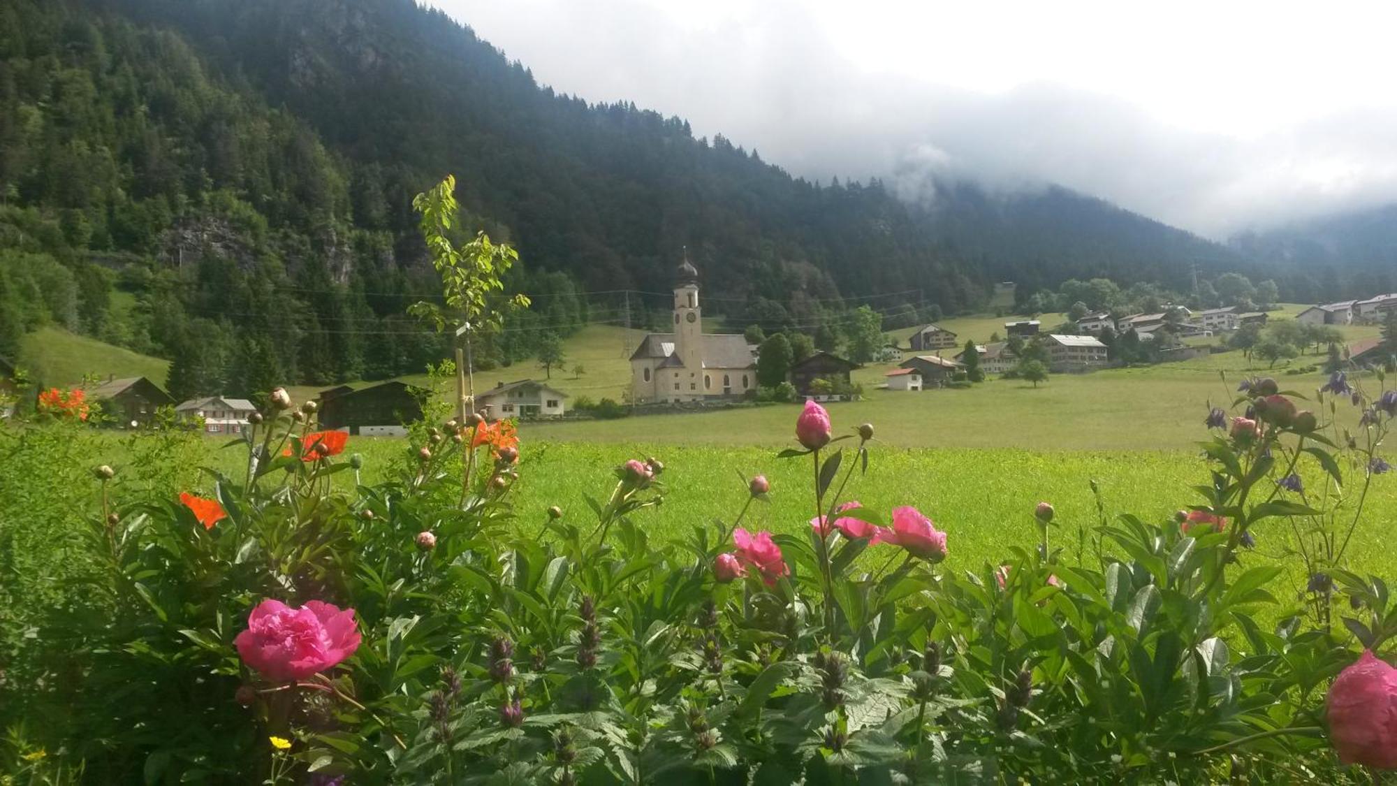 Apartamento Gaestehaus Zum Baeren Wald am Arlberg Exterior foto