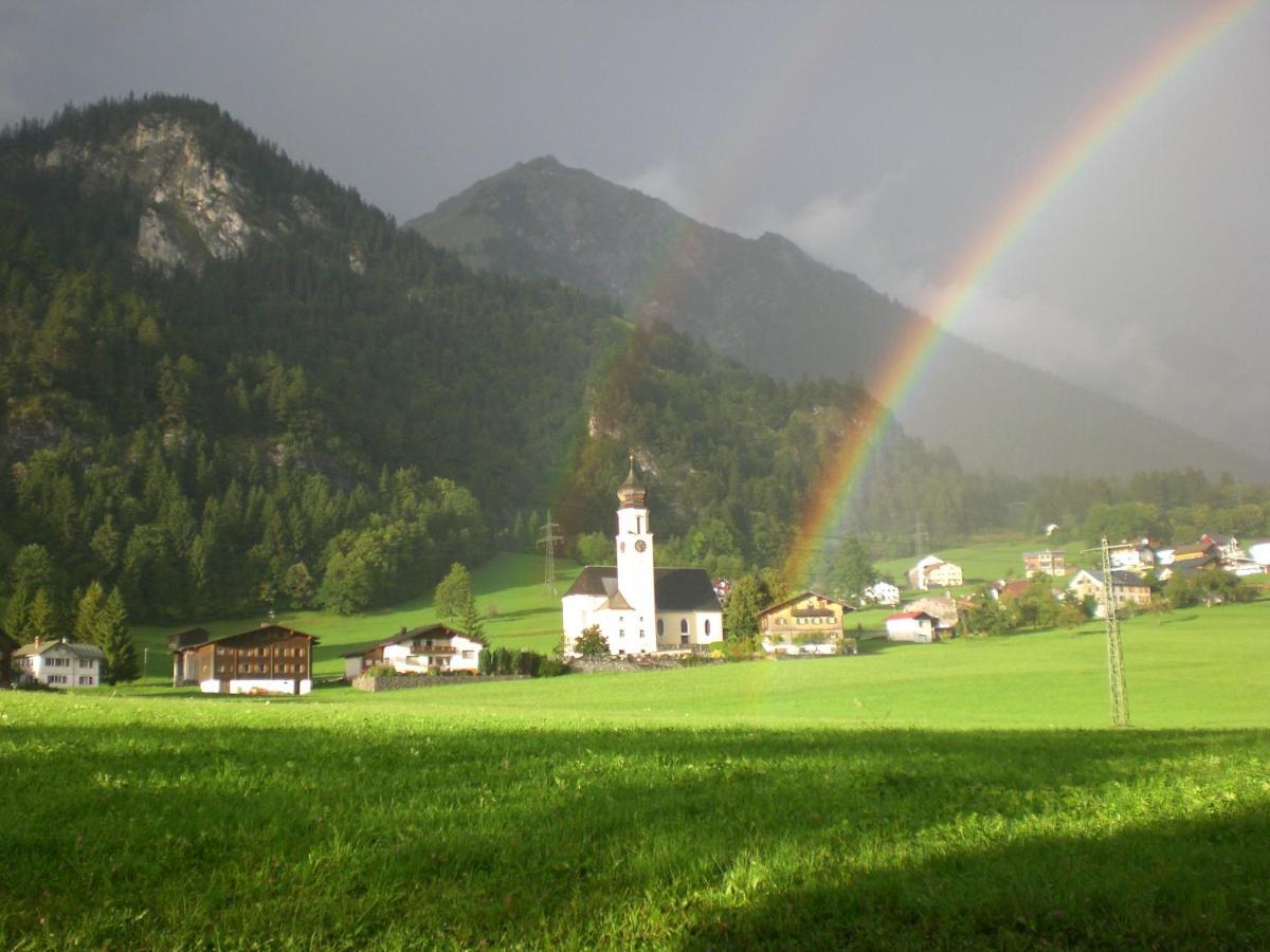 Apartamento Gaestehaus Zum Baeren Wald am Arlberg Exterior foto